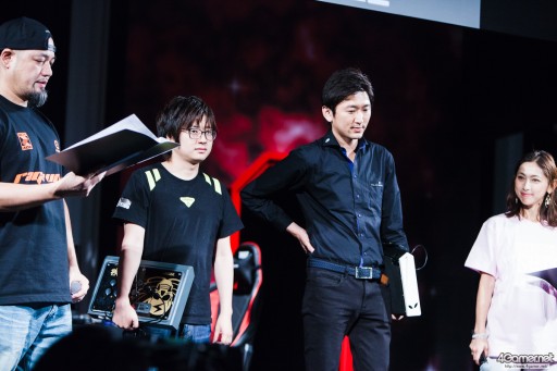 画像ギャラリー No.037のサムネイル画像 / CyberZのe-Sportsイベント「RAGE Vol.4 GRAND FINALS」，「ストリートファイターV」部門フォトレポート。優勝はふ〜ど選手の手に