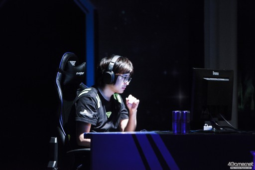 画像ギャラリー No.038のサムネイル画像 / CyberZのe-Sportsイベント「RAGE Vol.4 GRAND FINALS」，「ストリートファイターV」部門フォトレポート。優勝はふ〜ど選手の手に