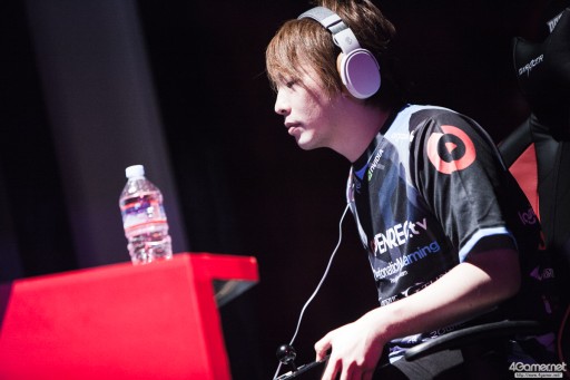画像ギャラリー No.041のサムネイル画像 / CyberZのe-Sportsイベント「RAGE Vol.4 GRAND FINALS」，「ストリートファイターV」部門フォトレポート。優勝はふ〜ど選手の手に