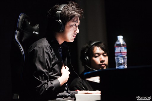 画像ギャラリー No.045のサムネイル画像 / CyberZのe-Sportsイベント「RAGE Vol.4 GRAND FINALS」，「ストリートファイターV」部門フォトレポート。優勝はふ〜ど選手の手に
