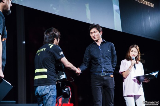 画像ギャラリー No.047のサムネイル画像 / CyberZのe-Sportsイベント「RAGE Vol.4 GRAND FINALS」，「ストリートファイターV」部門フォトレポート。優勝はふ〜ど選手の手に