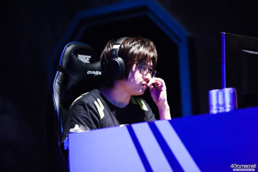 画像ギャラリー No.048のサムネイル画像 / CyberZのe-Sportsイベント「RAGE Vol.4 GRAND FINALS」，「ストリートファイターV」部門フォトレポート。優勝はふ〜ど選手の手に