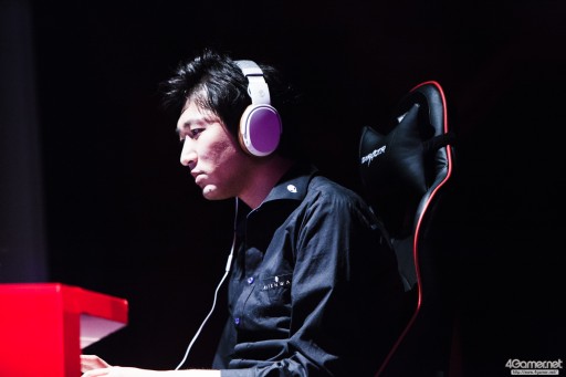 画像ギャラリー No.049のサムネイル画像 / CyberZのe-Sportsイベント「RAGE Vol.4 GRAND FINALS」，「ストリートファイターV」部門フォトレポート。優勝はふ〜ど選手の手に