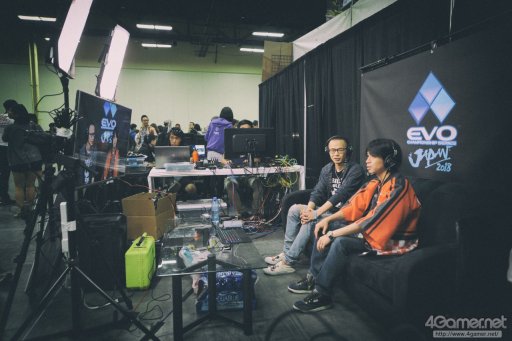 画像ギャラリー No.005のサムネイル画像 / ［EVO2017］本日EVO2017開幕。「ストV」など7タイトルの予選が行われる初日Twitterまとめ。「KOF XIV」は決勝戦まで