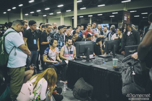 画像ギャラリー No.023のサムネイル画像 / ［EVO2017］本日EVO2017開幕。「ストV」など7タイトルの予選が行われる初日Twitterまとめ。「KOF XIV」は決勝戦まで