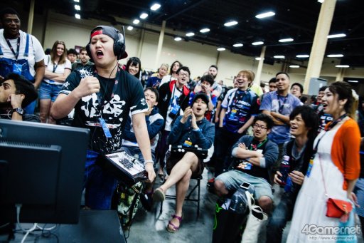画像ギャラリー No.043のサムネイル画像 / ［EVO2017］本日EVO2017開幕。「ストV」など7タイトルの予選が行われる初日Twitterまとめ。「KOF XIV」は決勝戦まで