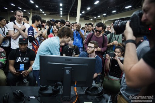 画像ギャラリー No.044のサムネイル画像 / ［EVO2017］本日EVO2017開幕。「ストV」など7タイトルの予選が行われる初日Twitterまとめ。「KOF XIV」は決勝戦まで