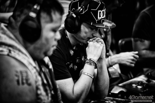 画像ギャラリー No.046のサムネイル画像 / ［EVO2017］本日EVO2017開幕。「ストV」など7タイトルの予選が行われる初日Twitterまとめ。「KOF XIV」は決勝戦まで