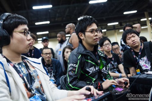 画像ギャラリー No.060のサムネイル画像 / ［EVO2017］本日EVO2017開幕。「ストV」など7タイトルの予選が行われる初日Twitterまとめ。「KOF XIV」は決勝戦まで