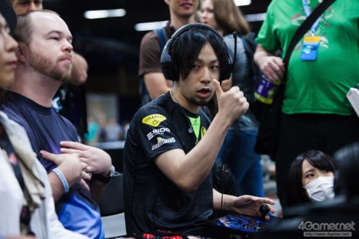 画像ギャラリー No.011のサムネイル画像 / ［EVO2017］「GGXrd R2」など3タイトルの優勝者が決定した2日目Twitterまとめ。「ストV」や「BBCF」では最終日への生き残りをかけた激戦が続いた