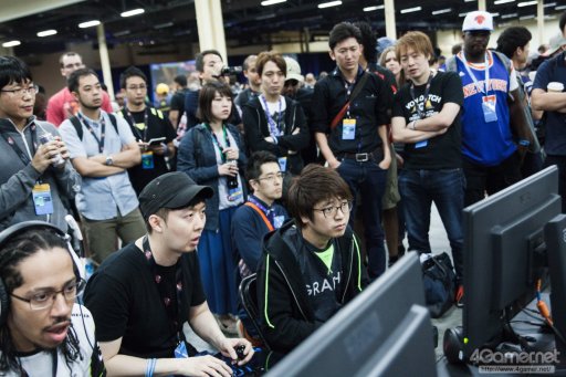 画像ギャラリー No.015のサムネイル画像 / ［EVO2017］「GGXrd R2」など3タイトルの優勝者が決定した2日目Twitterまとめ。「ストV」や「BBCF」では最終日への生き残りをかけた激戦が続いた