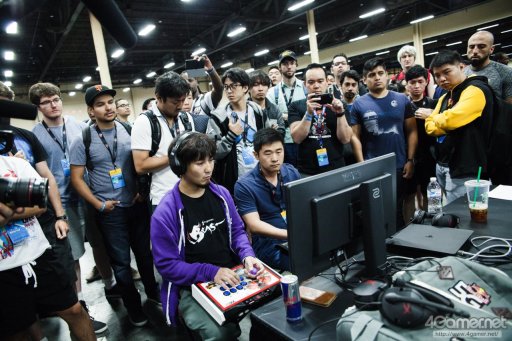 画像ギャラリー No.031のサムネイル画像 / ［EVO2017］「GGXrd R2」など3タイトルの優勝者が決定した2日目Twitterまとめ。「ストV」や「BBCF」では最終日への生き残りをかけた激戦が続いた