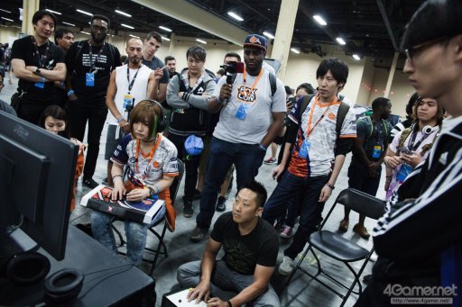 画像ギャラリー No.032のサムネイル画像 / ［EVO2017］「GGXrd R2」など3タイトルの優勝者が決定した2日目Twitterまとめ。「ストV」や「BBCF」では最終日への生き残りをかけた激戦が続いた