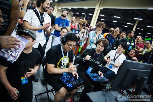 画像ギャラリー No.035のサムネイル画像 / ［EVO2017］「GGXrd R2」など3タイトルの優勝者が決定した2日目Twitterまとめ。「ストV」や「BBCF」では最終日への生き残りをかけた激戦が続いた