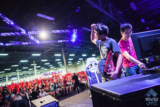 画像ギャラリー No.040のサムネイル画像 / ［EVO2017］「GGXrd R2」など3タイトルの優勝者が決定した2日目Twitterまとめ。「ストV」や「BBCF」では最終日への生き残りをかけた激戦が続いた