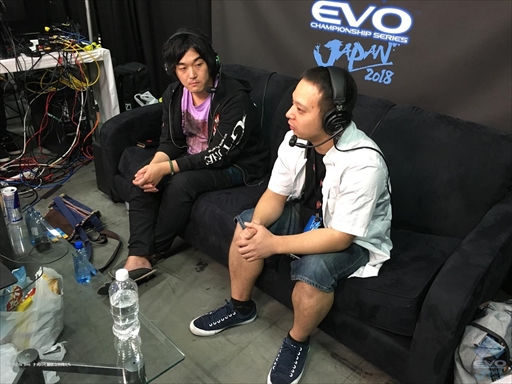 画像ギャラリー No.042のサムネイル画像 / ［EVO2017］「GGXrd R2」など3タイトルの優勝者が決定した2日目Twitterまとめ。「ストV」や「BBCF」では最終日への生き残りをかけた激戦が続いた