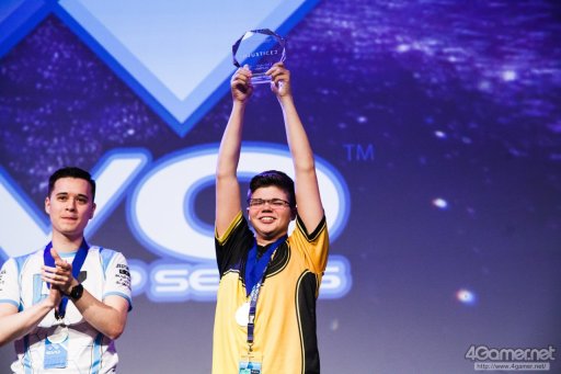 画像ギャラリー No.057のサムネイル画像 / ［EVO2017］「GGXrd R2」など3タイトルの優勝者が決定した2日目Twitterまとめ。「ストV」や「BBCF」では最終日への生き残りをかけた激戦が続いた