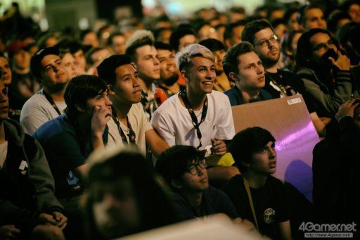 画像ギャラリー No.062のサムネイル画像 / ［EVO2017］「GGXrd R2」など3タイトルの優勝者が決定した2日目Twitterまとめ。「ストV」や「BBCF」では最終日への生き残りをかけた激戦が続いた