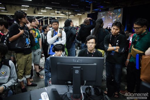 画像ギャラリー No.067のサムネイル画像 / ［EVO2017］「GGXrd R2」など3タイトルの優勝者が決定した2日目Twitterまとめ。「ストV」や「BBCF」では最終日への生き残りをかけた激戦が続いた