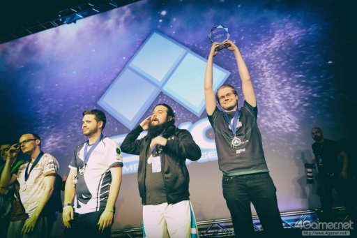 画像ギャラリー No.076のサムネイル画像 / ［EVO2017］「GGXrd R2」など3タイトルの優勝者が決定した2日目Twitterまとめ。「ストV」や「BBCF」では最終日への生き残りをかけた激戦が続いた