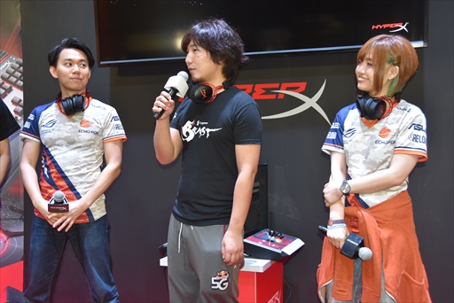 画像ギャラリー No.002のサムネイル画像 / ［TGS 2017］ウメハラ選手とときど選手のエキシビションマッチも実現！　HyperXブース「ストV」イベントレポート
