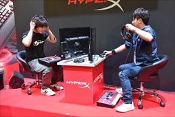 画像ギャラリー No.018のサムネイル画像 / ［TGS 2017］ウメハラ選手とときど選手のエキシビションマッチも実現！　HyperXブース「ストV」イベントレポート