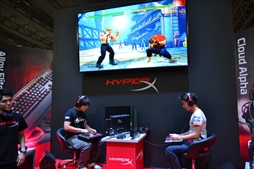 画像ギャラリー No.022のサムネイル画像 / ［TGS 2017］ウメハラ選手とときど選手のエキシビションマッチも実現！　HyperXブース「ストV」イベントレポート