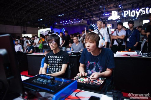 画像ギャラリー No.009のサムネイル画像 / ［TGS 2015］世界大会へのチケットはだしお選手の手に！ 超ハイレベルな戦いが展開された「ウルトラストリートファイターIV 日本大会」Twitter実況まとめ