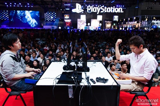 画像ギャラリー No.032のサムネイル画像 / ［TGS 2015］世界大会へのチケットはだしお選手の手に！ 超ハイレベルな戦いが展開された「ウルトラストリートファイターIV 日本大会」Twitter実況まとめ