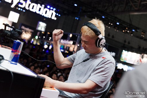 画像ギャラリー No.034のサムネイル画像 / ［TGS 2015］世界大会へのチケットはだしお選手の手に！ 超ハイレベルな戦いが展開された「ウルトラストリートファイターIV 日本大会」Twitter実況まとめ
