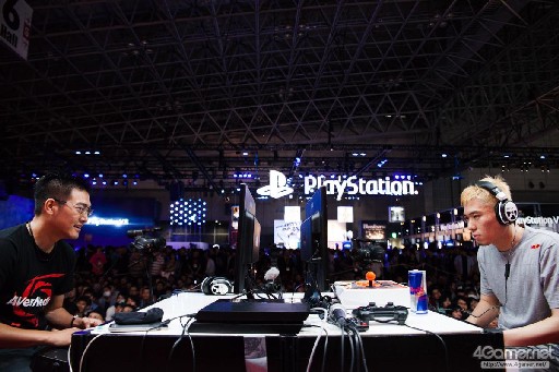 画像ギャラリー No.035のサムネイル画像 / ［TGS 2015］世界大会へのチケットはだしお選手の手に！ 超ハイレベルな戦いが展開された「ウルトラストリートファイターIV 日本大会」Twitter実況まとめ