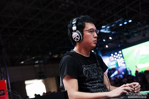 画像ギャラリー No.037のサムネイル画像 / ［TGS 2015］世界大会へのチケットはだしお選手の手に！ 超ハイレベルな戦いが展開された「ウルトラストリートファイターIV 日本大会」Twitter実況まとめ