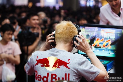 画像ギャラリー No.040のサムネイル画像 / ［TGS 2015］世界大会へのチケットはだしお選手の手に！ 超ハイレベルな戦いが展開された「ウルトラストリートファイターIV 日本大会」Twitter実況まとめ