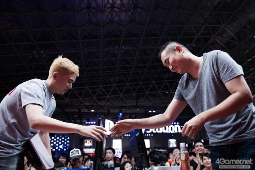 画像ギャラリー No.041のサムネイル画像 / ［TGS 2015］世界大会へのチケットはだしお選手の手に！ 超ハイレベルな戦いが展開された「ウルトラストリートファイターIV 日本大会」Twitter実況まとめ
