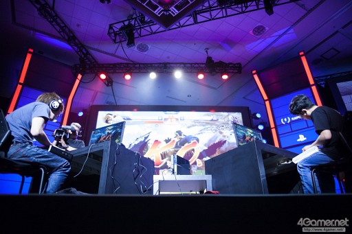 画像ギャラリー No.026のサムネイル画像 / ベスト8が決定し，日本勢は残り3人に。「ウルトラストリートファイターIV」世界一を決める「Capcom Cup Finals 2015」現地レポートまとめ