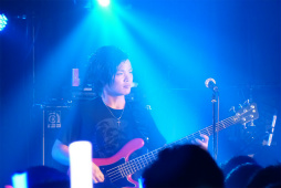 画像ギャラリー No.009のサムネイル画像 / 新生Falcom jdk BANDの初ライブ「Falcom jdk BAND θ(シータ) Live」が開催。アイドルユニット「リアル☆SPiKA」も参戦し,全16曲を熱演