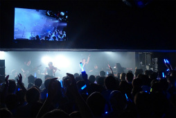 画像ギャラリー No.014のサムネイル画像 / 新生Falcom jdk BANDの初ライブ「Falcom jdk BAND θ(シータ) Live」が開催。アイドルユニット「リアル☆SPiKA」も参戦し,全16曲を熱演
