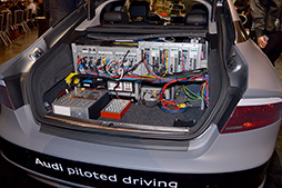 画像ギャラリー No.013のサムネイル画像 / ［GTC 2015］Unreal Engineで車の自動運転が上達する？ 自動運転車からクアッドコプターまで話題が広がったGTC 2015のNVIDIAブースレポート