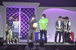 画像ギャラリー No.012のサムネイル画像 / 「パズル&ドラゴンズ スーパーマリオブラザーズ エディション」タッグチャレンジ大会の決勝戦をレポート。予選を勝ちぬいた3チームが激闘を見せる