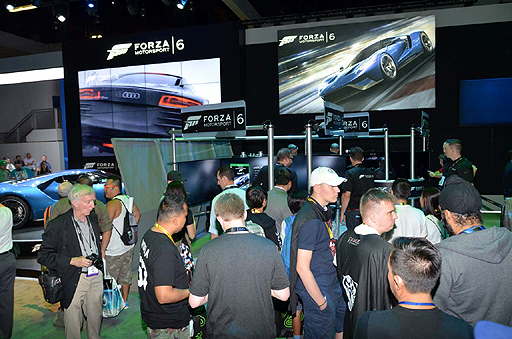 画像ギャラリー No.001のサムネイル画像 / ［E3 2015］3画面仕様×可動筐体の「Forza Motorsport 6」を体験。ただし，残念ながら製品版は3画面に対応せず