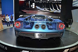 画像ギャラリー No.002のサムネイル画像 / ［E3 2015］3画面仕様×可動筐体の「Forza Motorsport 6」を体験。ただし，残念ながら製品版は3画面に対応せず