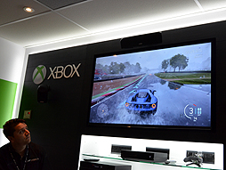 画像ギャラリー No.008のサムネイル画像 / ［E3 2015］3画面仕様×可動筐体の「Forza Motorsport 6」を体験。ただし，残念ながら製品版は3画面に対応せず