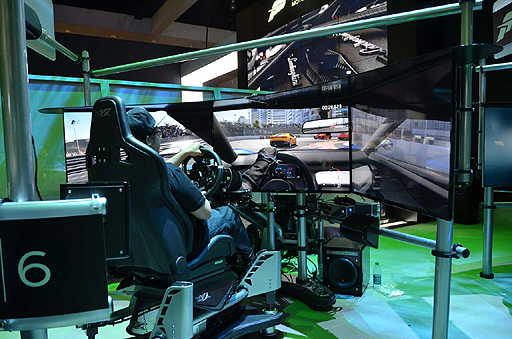 画像ギャラリー No.011のサムネイル画像 / ［E3 2015］3画面仕様×可動筐体の「Forza Motorsport 6」を体験。ただし，残念ながら製品版は3画面に対応せず