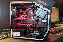画像ギャラリー No.015のサムネイル画像 / 据え置き機としても使えるバックパック型PCなど,HPが2017年モデルのゲーマー向けPCを国内発表