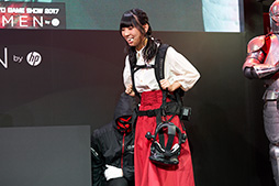 画像ギャラリー No.010のサムネイル画像 / ［TGS 2017］でんぱ組.incのゲーマー古川未鈴さん，HPの背負えるPCでVRゲームを躍動感たっぷりにプレイ