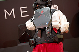 画像ギャラリー No.013のサムネイル画像 / ［TGS 2017］でんぱ組.incのゲーマー古川未鈴さん，HPの背負えるPCでVRゲームを躍動感たっぷりにプレイ