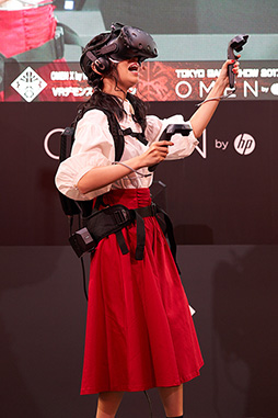 画像ギャラリー No.014のサムネイル画像 / ［TGS 2017］でんぱ組.incのゲーマー古川未鈴さん，HPの背負えるPCでVRゲームを躍動感たっぷりにプレイ