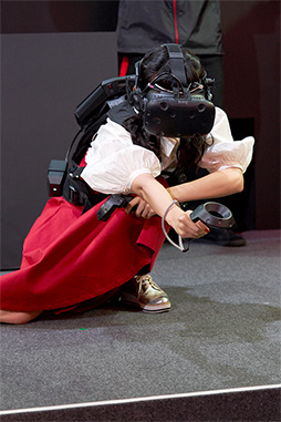 画像ギャラリー No.020のサムネイル画像 / ［TGS 2017］でんぱ組.incのゲーマー古川未鈴さん，HPの背負えるPCでVRゲームを躍動感たっぷりにプレイ
