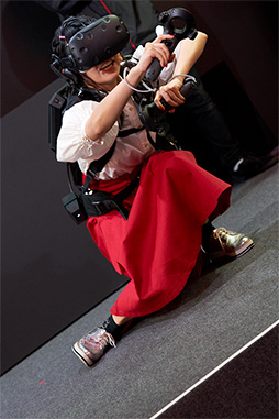 画像ギャラリー No.021のサムネイル画像 / ［TGS 2017］でんぱ組.incのゲーマー古川未鈴さん，HPの背負えるPCでVRゲームを躍動感たっぷりにプレイ