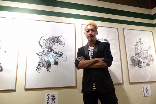 画像ギャラリー No.012のサムネイル画像 / 「戦国BASARA」とコラボレーションした特別展「戦国図鑑−Cool Basara Style−」で行われた，墨絵アーティスト西元祐貴氏のライブパフォーマンスをレポート